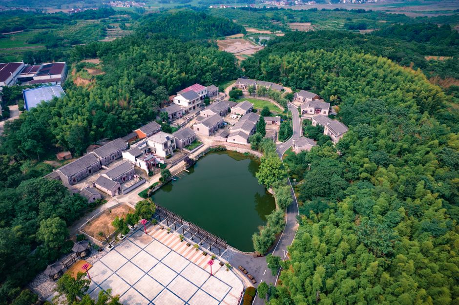 3. 水车式增氧机:循环水流,适合虾塘